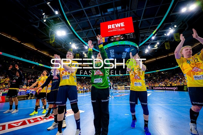 Rhein-Neckar Löwen jubeln in Mannheim