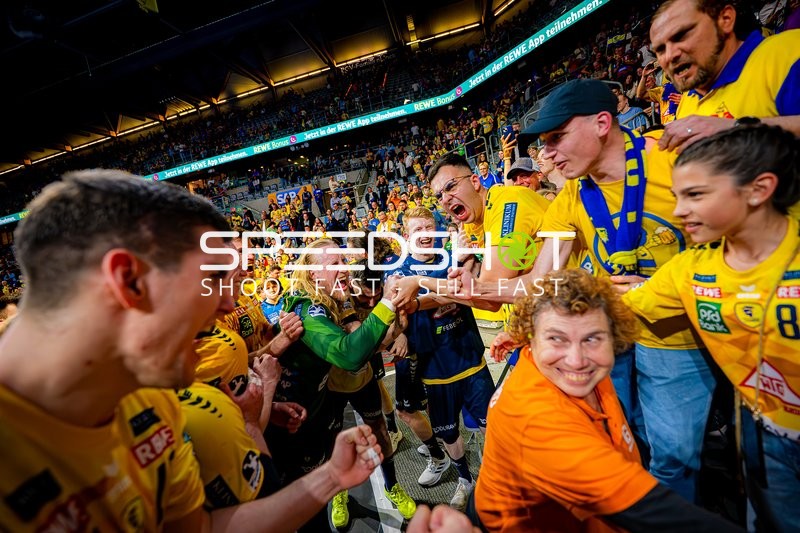 Jubel der Rhein-Neckar Löwen mit Fans