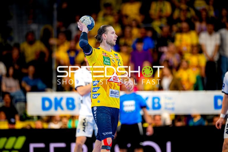 Spieler wirft den Ball