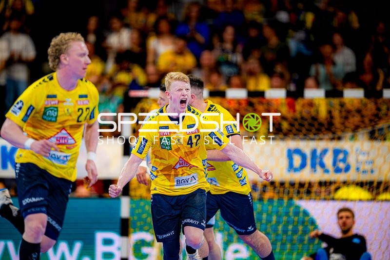 Rhein-Neckar Löwen spieler jubeln