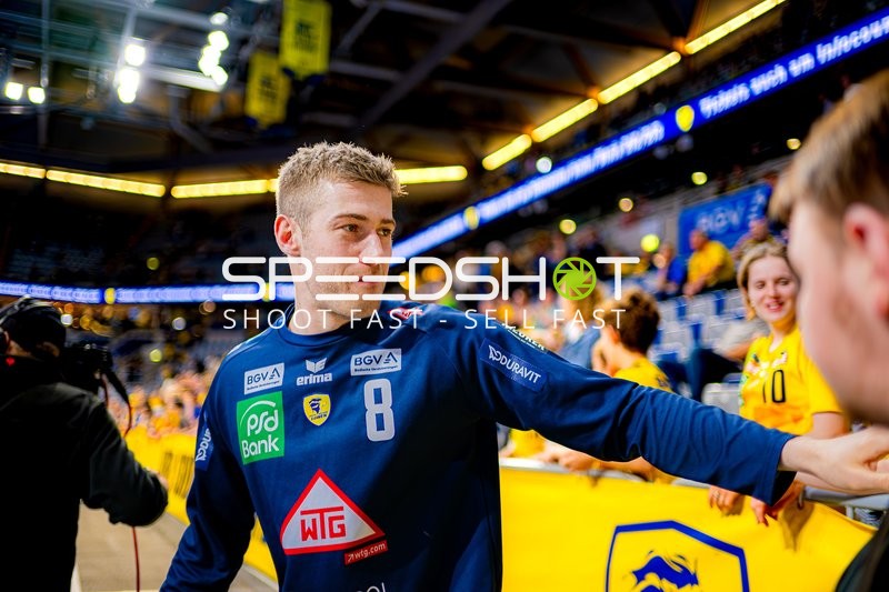 Interaktion mit Fans vor Spielbeginn