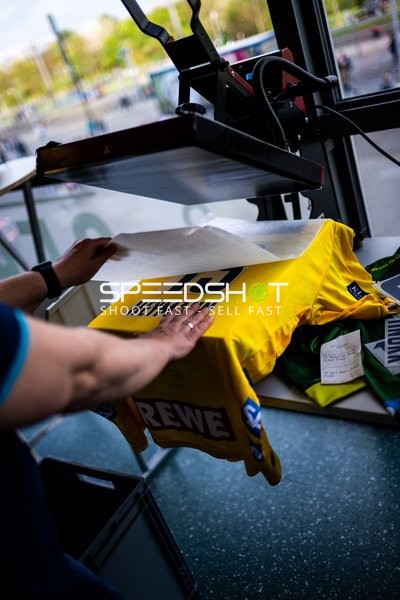 Trikotvorbereitung im Handball