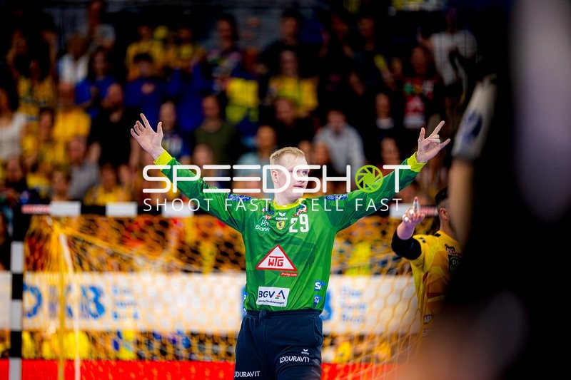 Jubelnder Torwart der Rhein-Neckar Löwen