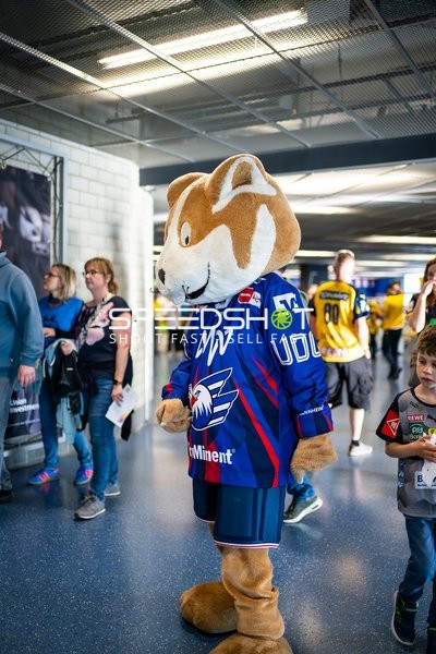 Maskottchen-Aktion vor Spielbeginn