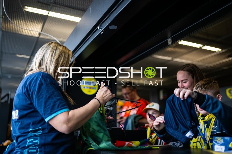 Merchandise-Verkauf vor dem Handballspiel