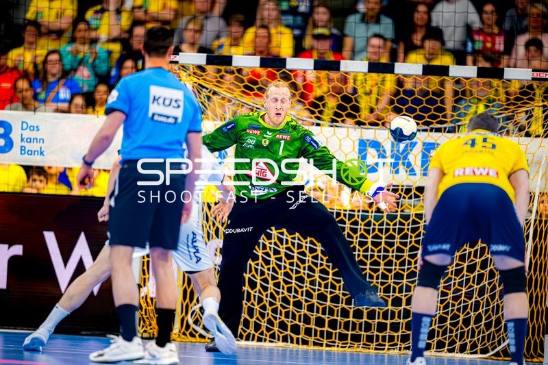 Dynamische Parade des Rhein-Neckar Löwen Torwarts