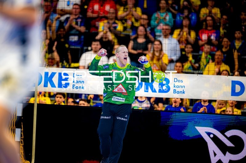 Torwart der Rhein-Neckar Löwen jubelt