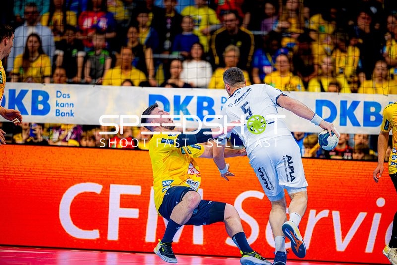 Dynamischer Wurf im Handballspiel