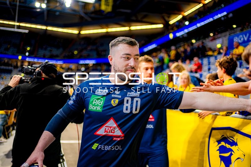 Jubelnde Interaktion nach dem Spiel