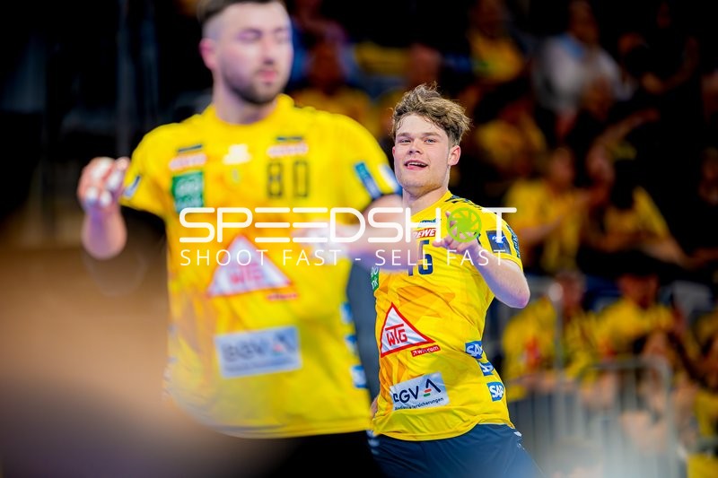 Rhein-Neckar Löwen Spieler feiern Tor