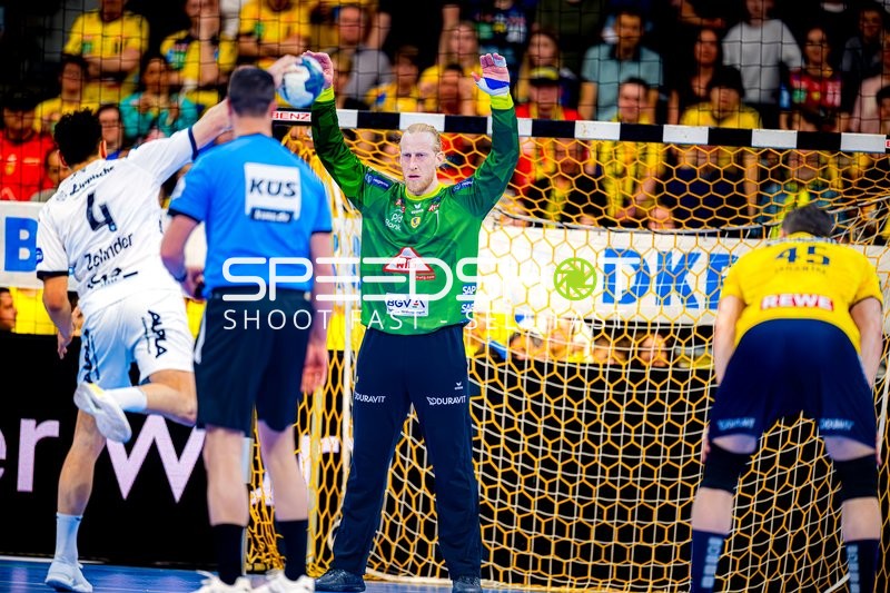 Spieler wirft auf das Tor