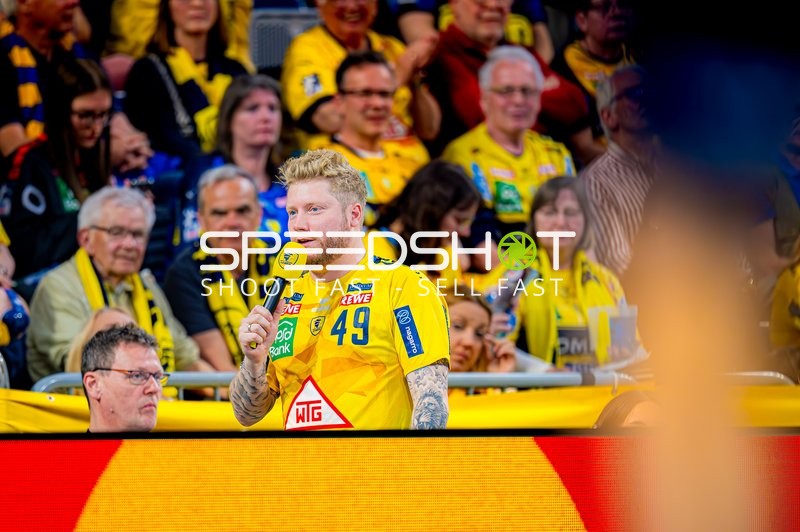 Spielerinterview während Rhein-Neckar Löwen vs TBV Lemgo