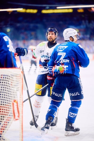 Diskussion zwischen Fontaine und Gilmour