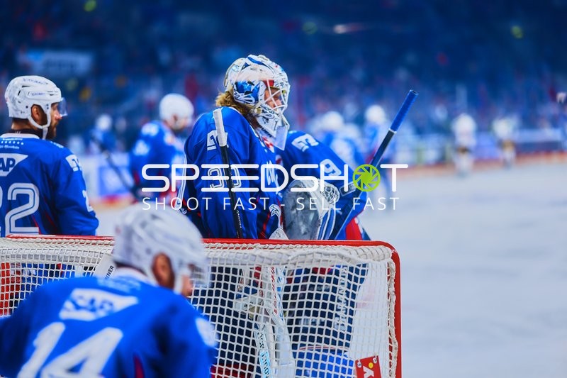 Adler Mannheim verteidigt das Tor