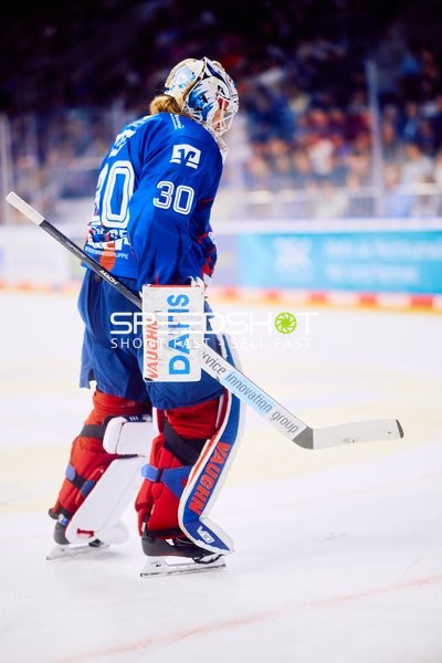 Arno Tiefensee fokussiert im Tor