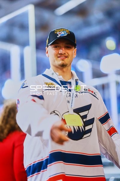Feiernde Stimmung bei Eisbären Berlin