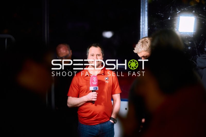 Interview während des Playoff-Spiels