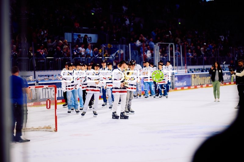 Feier der Jungadler für Meisterschaft