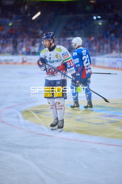 Adler Mannheim gegen Eisbären Berlin im Halbfinale