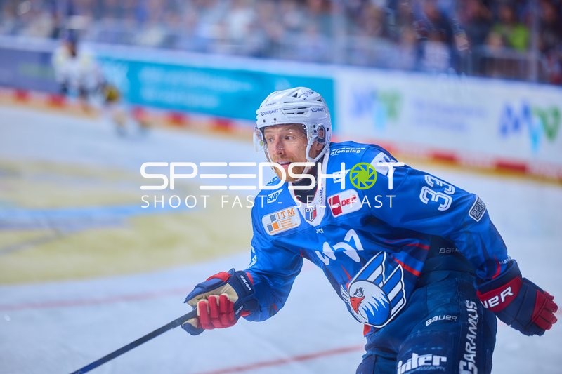 Markus Hännikäinen beim Skaten im Playoff-Duell