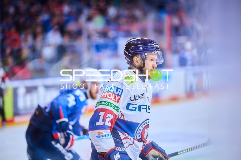 Eric Mik im Spiel gegen Adler Mannheim