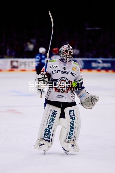 Jake Hildebrand im Fokus