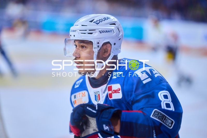 Spieler der Adler Mannheim im Einsatz