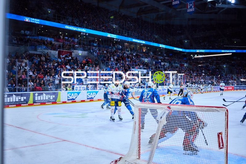 Intensiver Kampf um die Scheibe