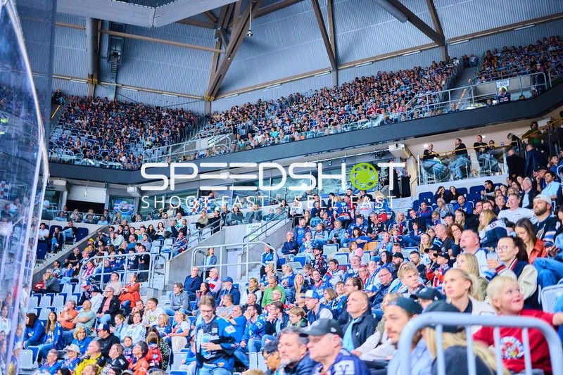 Zuschauer in der SAP Arena