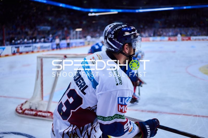 Eisbären Berlin gegen Adler Mannheim im Playoff-Duell