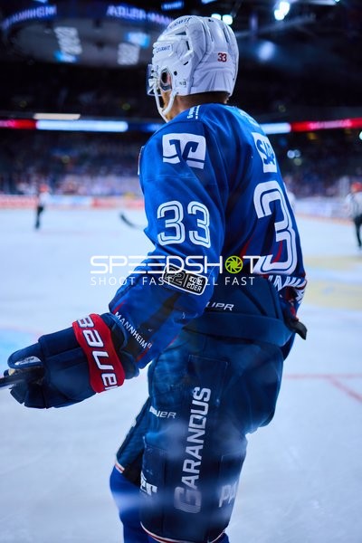 Spieler der Adler Mannheim im Fokus