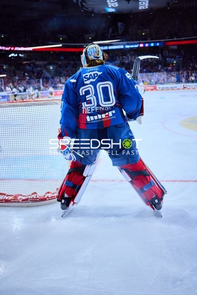 Torwart der Adler Mannheim in Aktion