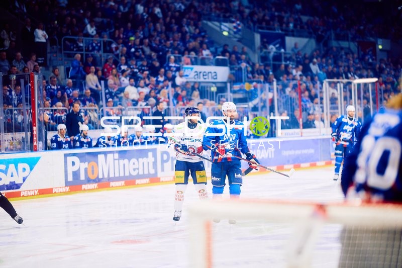 Adler Mannheim gegen Eisbären Berlin in den Playoffs