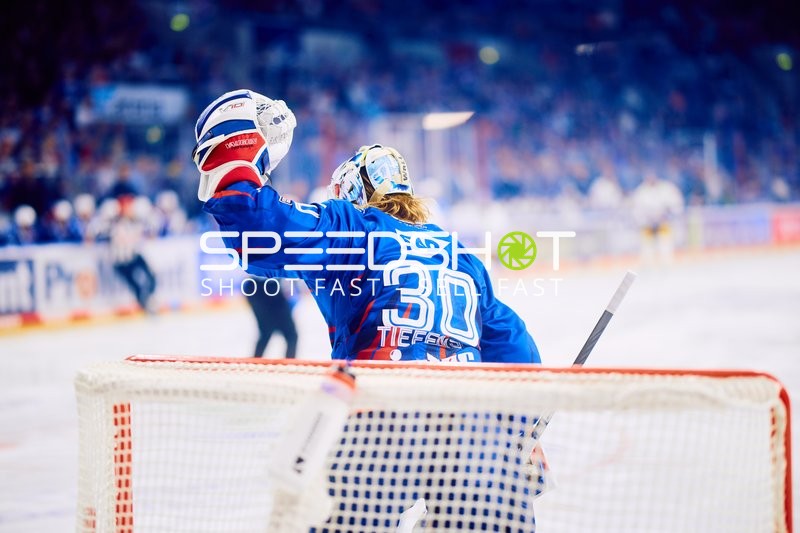 Jubelnder Torwart der Adler Mannheim
