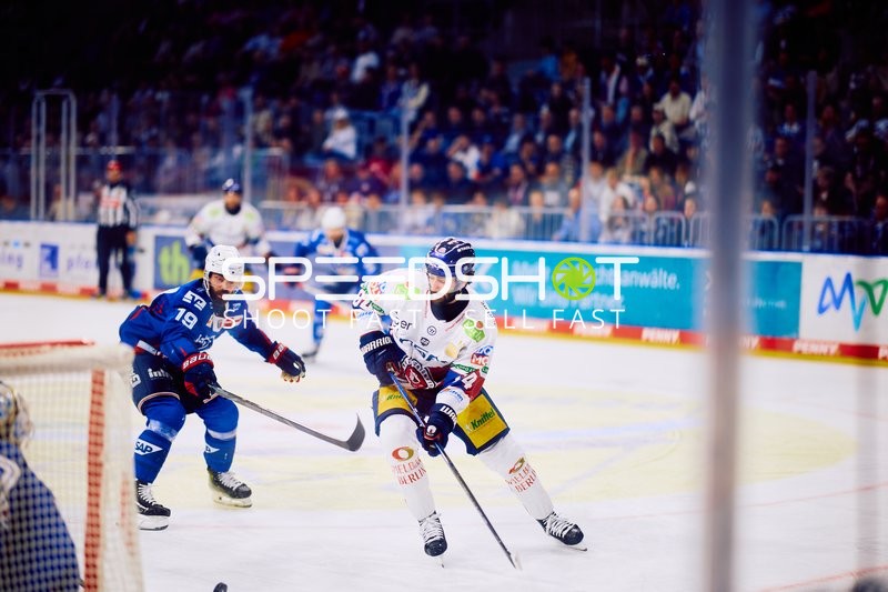 Adler Mannheim gegen Eisbären Berlin in spannender Verfolgung