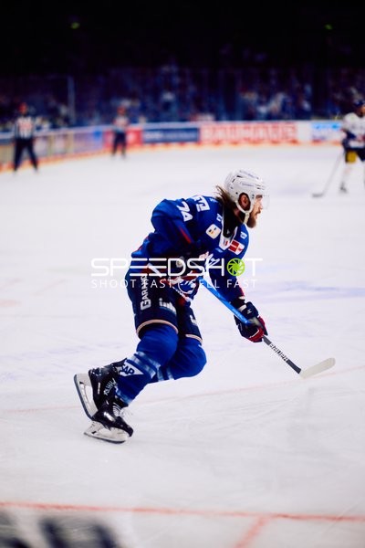 Adler-Spieler beim Skaten