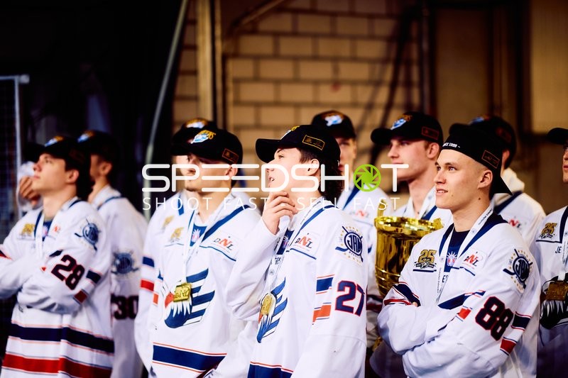 Eisbären Berlin feiern Meisterschaftssieg