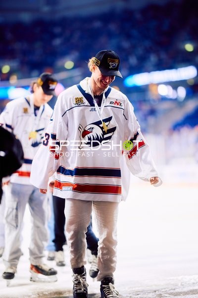 Jungadler feiern Meisterschaftssieg