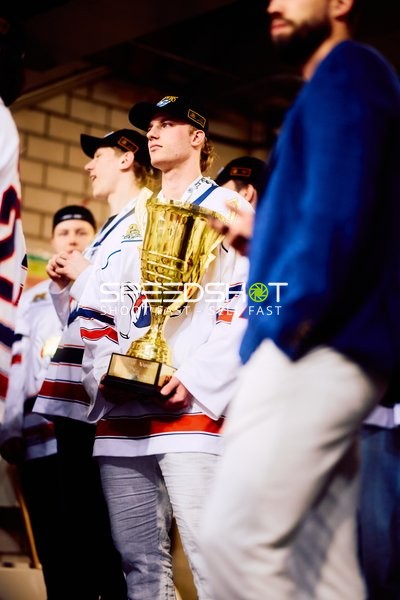 Jungadler feiern Meisterschaftssieg