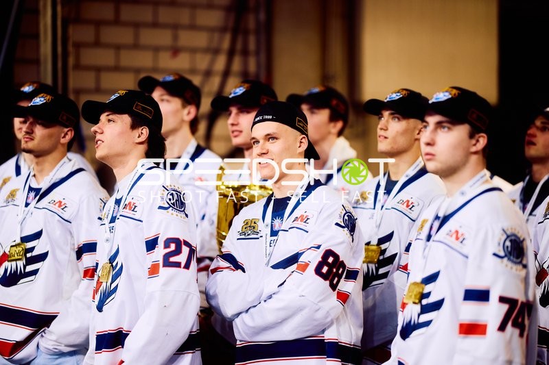 Jungadler feiern Meisterschaftssieg