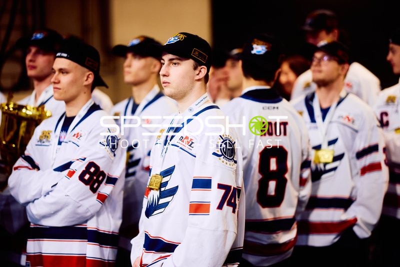 Jungadler feiern Meisterschaftssieg