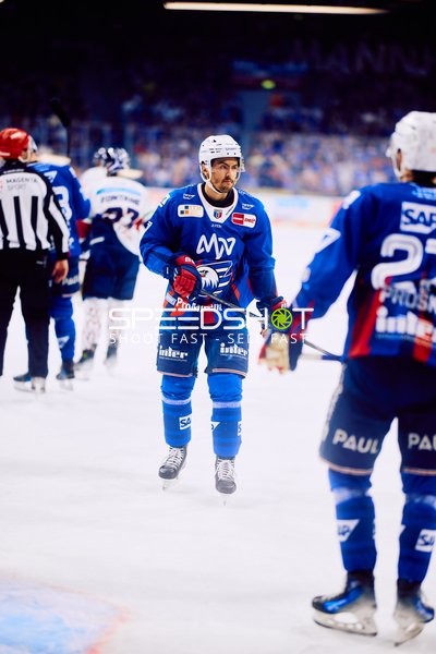 Diskussion auf dem Eis bei Adler Mannheim gegen Eisbären Berlin