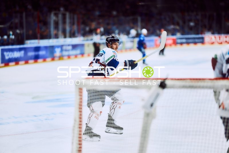 Spielszene Eisbären Berlin gegen Adler Mannheim