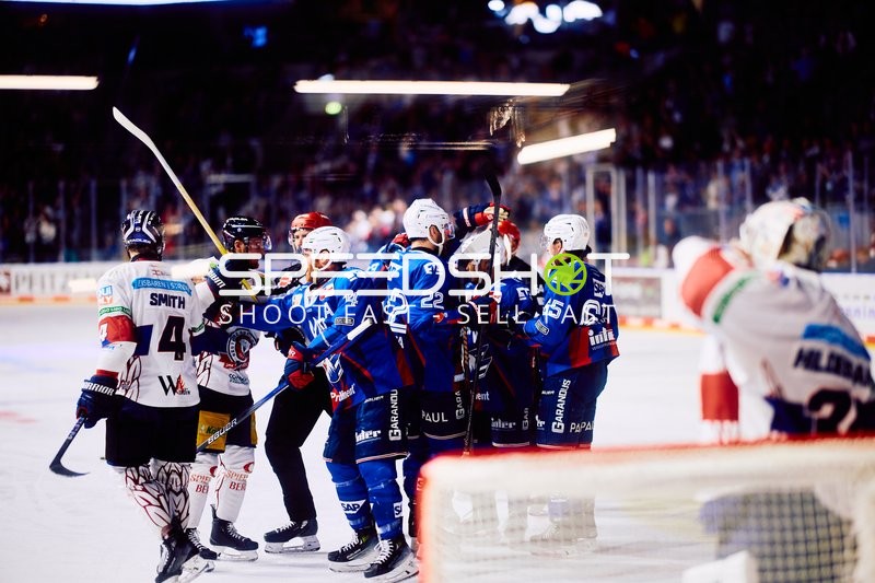 Spielerinteraktion beim DEL-Halbfinale