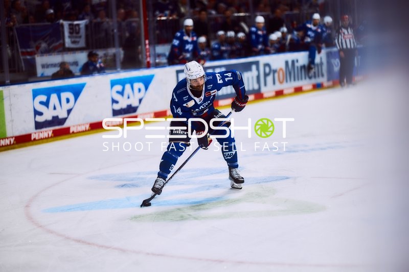 Adler Mannheim Schuss gegen Eisbären Berlin