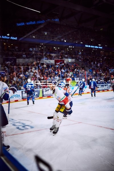Schneller Eislauf in der SAP Arena