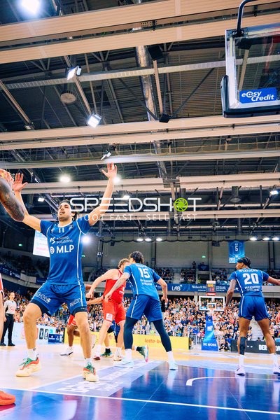 Intensive Verteidigung der MLP Academics gegen SYNTAINICS MBC