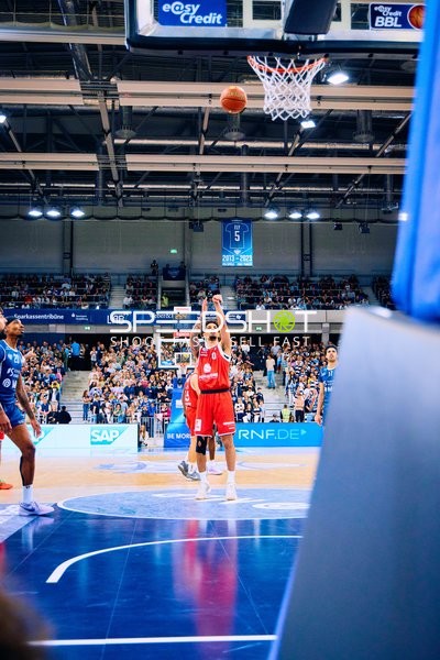 Syntainics MBC Spieler beim Freiwurf