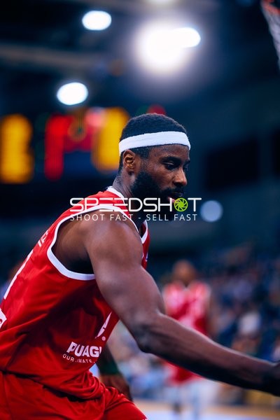 Intensives Dribbeln beim Syntainics MBC