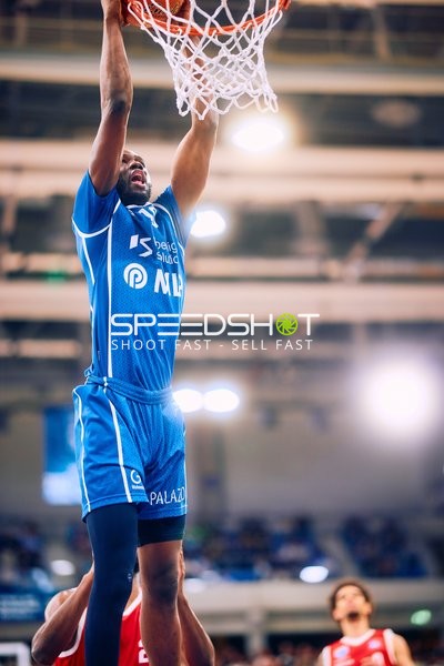 Spektakulärer Dunk der MLP Academics